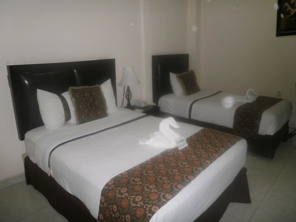 Hotel Esmeralda's 6/31