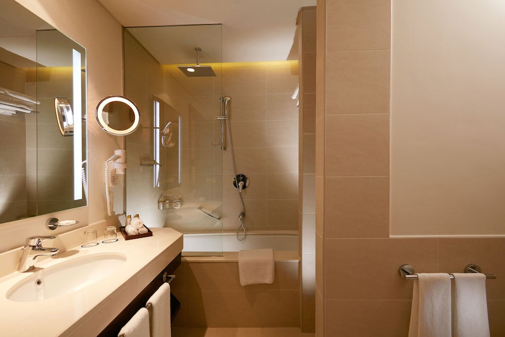 Master, Luxury, Executive, Suite, King Bed, Mountain View, Kitchenette