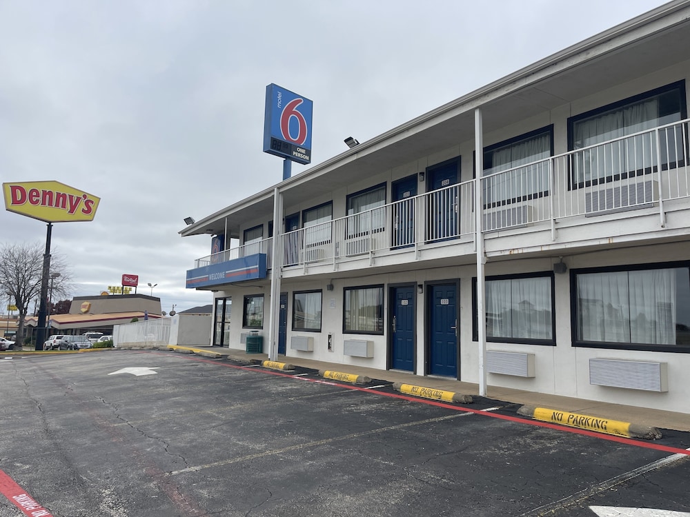 Motel6 Denton, TX - UNT 46/60