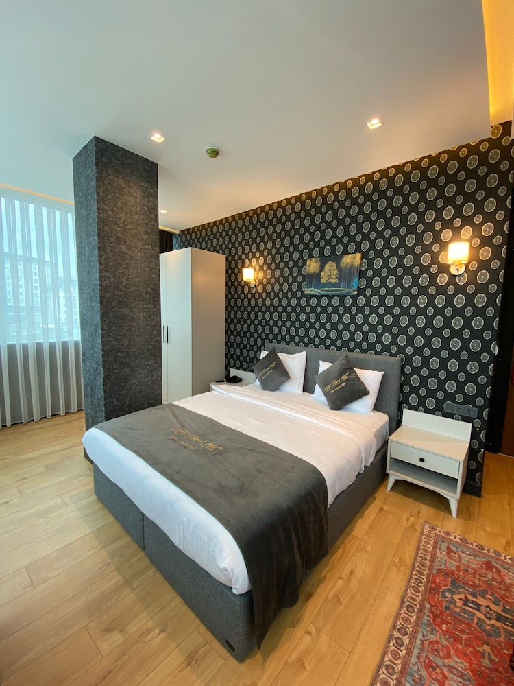 Hmz Luxury Hotel 4/29