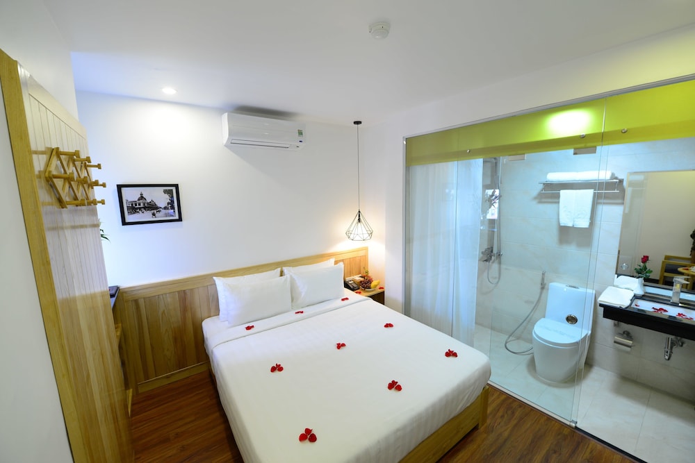 Blue Hanoi Inn Luxury Hotel 11/44