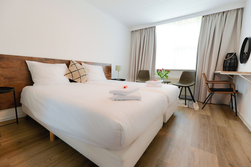 Plus, Standard, Twin Beds