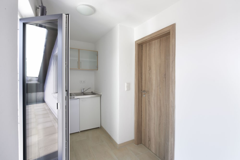 HOTEL NEW IN 26/35