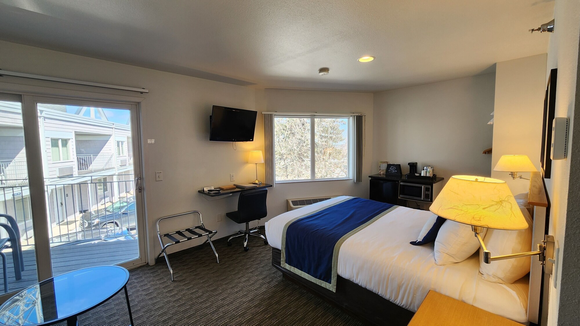 Classic, Queen Bed, No Water View, Sofa, Balcony