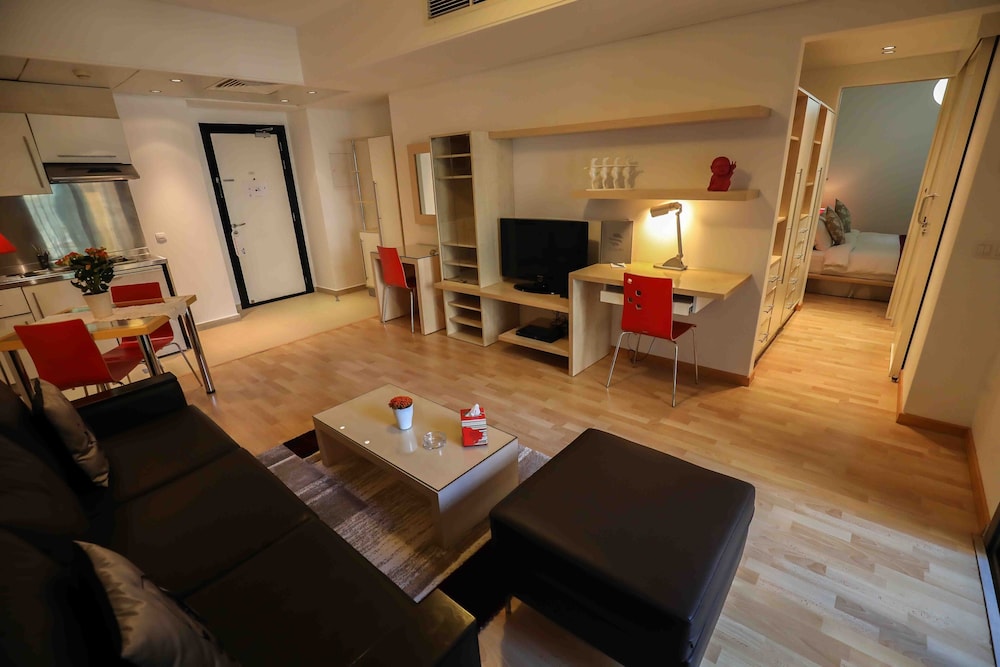 Sky Suites 32/61