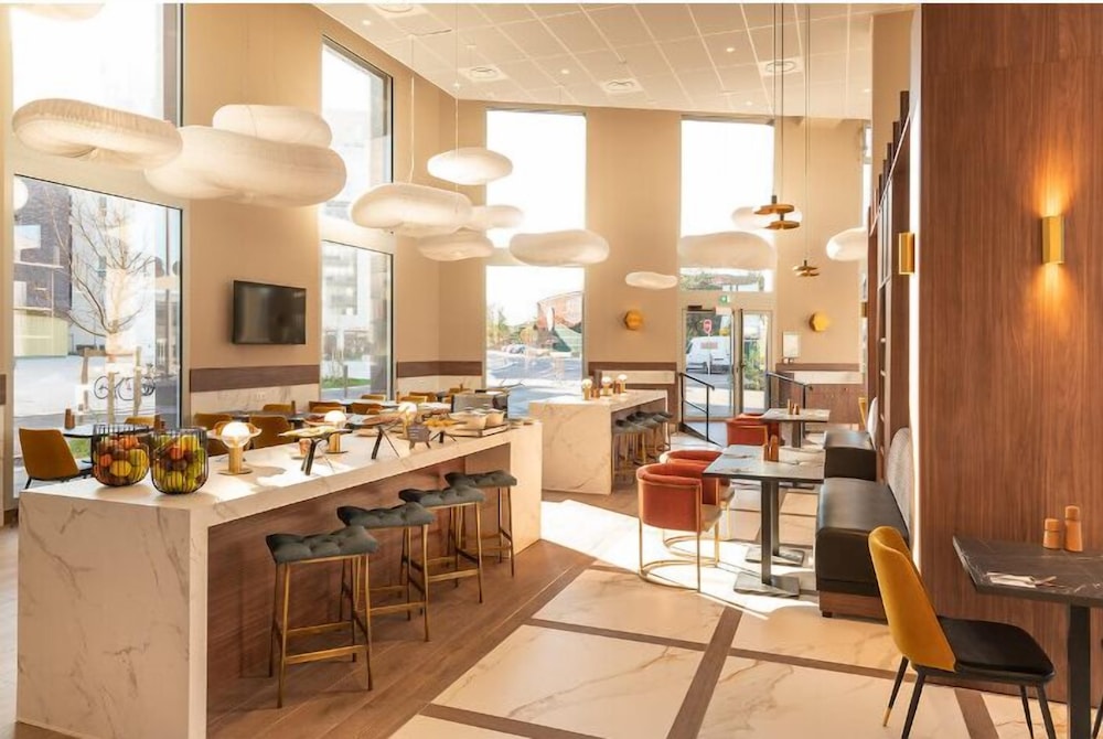 Mercure Acheres St Germain en Laye 36/50