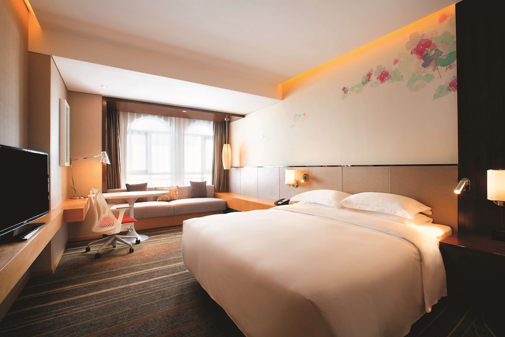 ROOM, KING BED