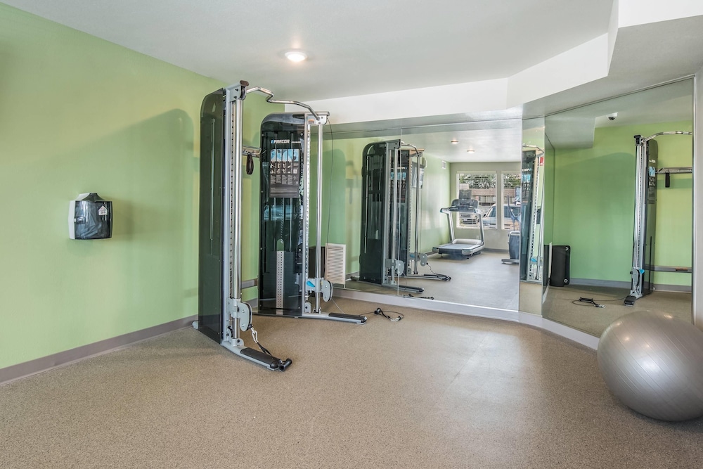 WoodSpring Suites Chicago Midway 23/32