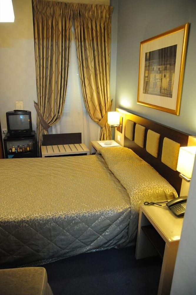 Rex Hotel 28/48