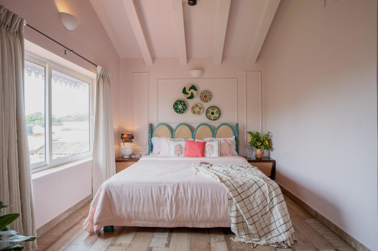 ELIVAAS BluDoor 5BHK Villa, Assagao 25/65