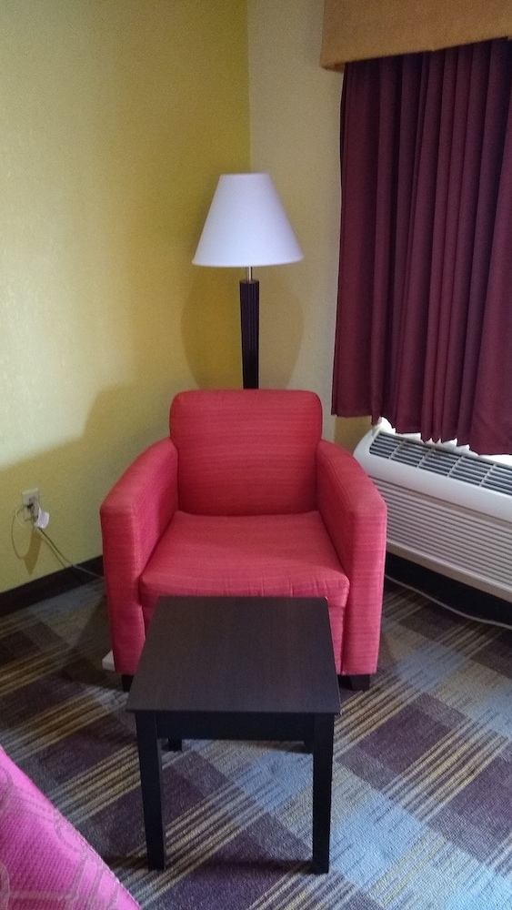 Econo Lodge Inn & Suites West - Energy Corridor 33/43