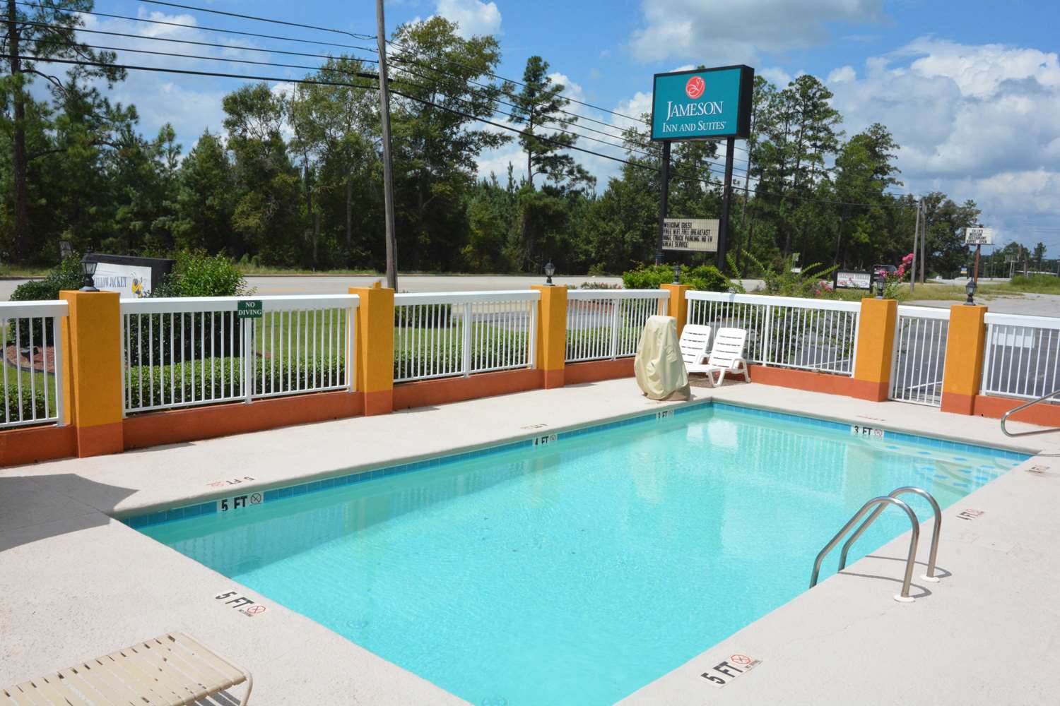 Jameson Inn & Suites Hazlehurst 6/37