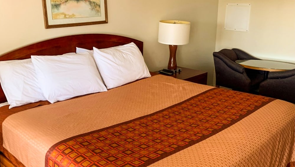 Magnuson Hotel Hampton NH 12/35