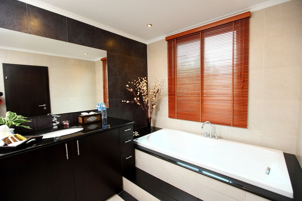 Hidden Palm Pool Villas 43/43