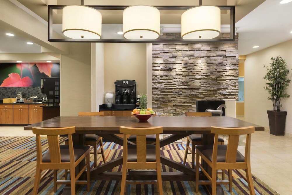 Amerivu Inn Suites Grand Forks 19/21
