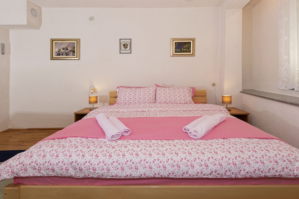 Bogdanovski Studios & Guest Rooms 15/47