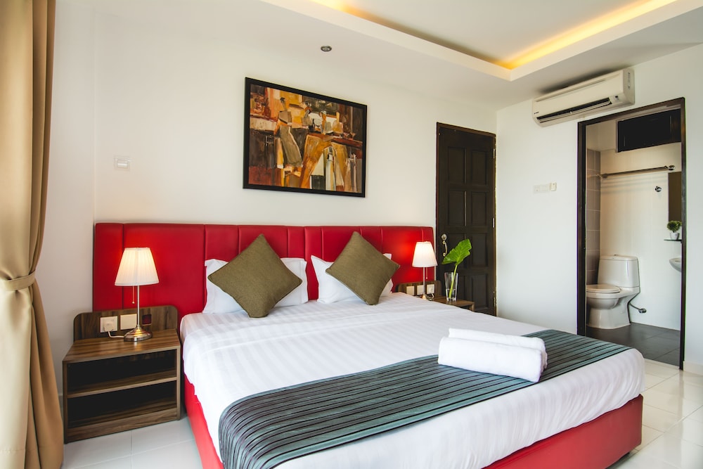 DELUXE, KING BED, PARTIAL SEA VIEW