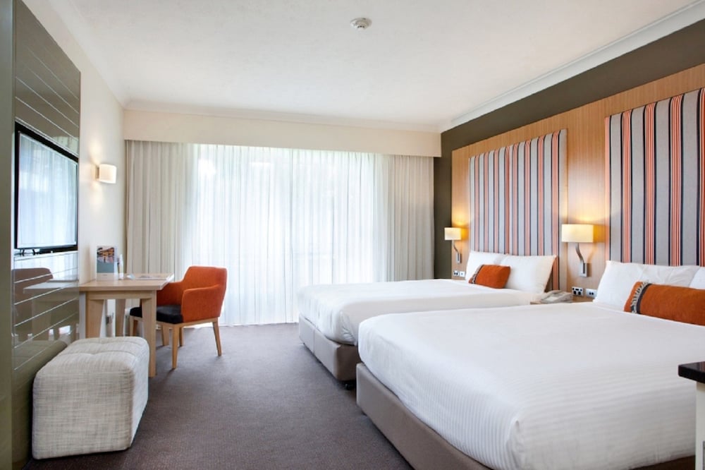 PRIVILEGE, TWIN BEDS
