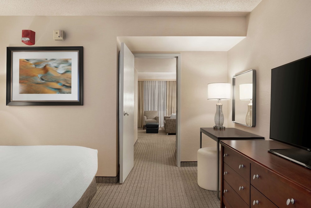 Embassy Suites By Hilton Cincinnati Rivercenter 34/53