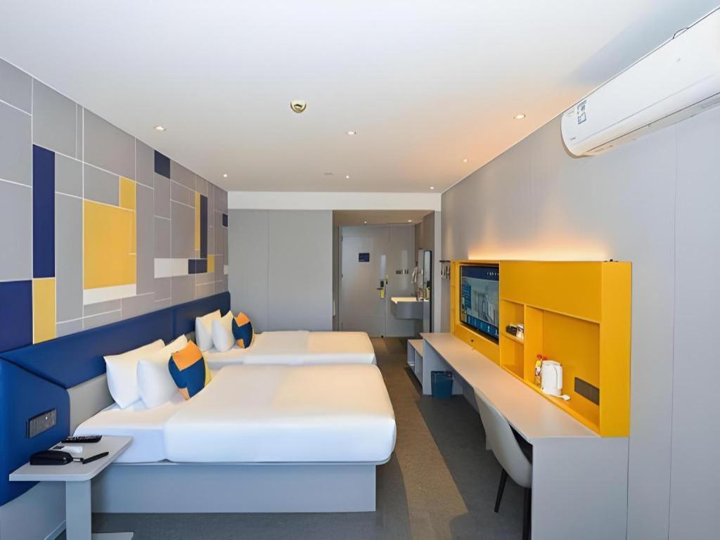 7 Days Inn (Shanghai Yichuan Road) 39/58