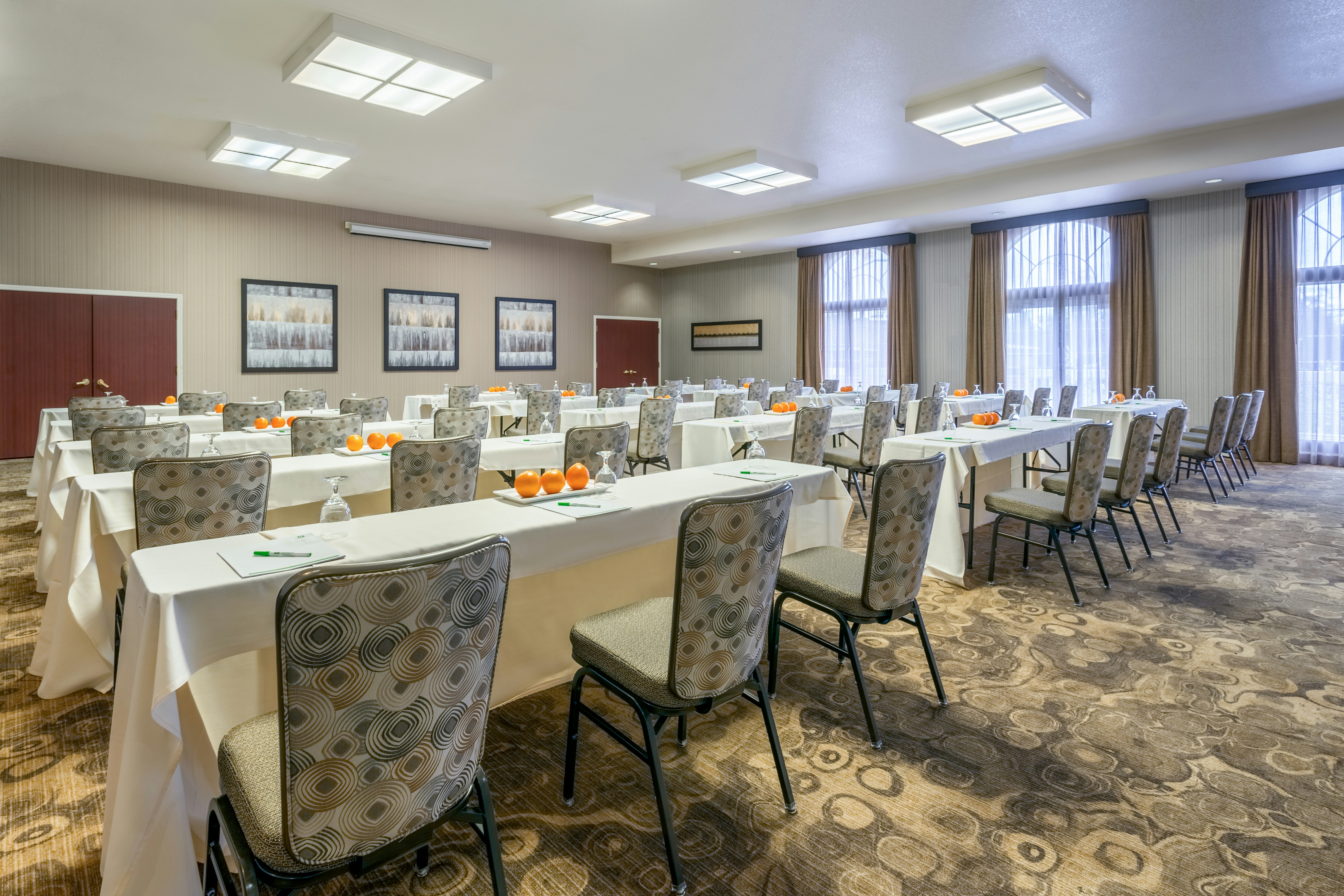 HOLIDAY INN AUBURN 32/57