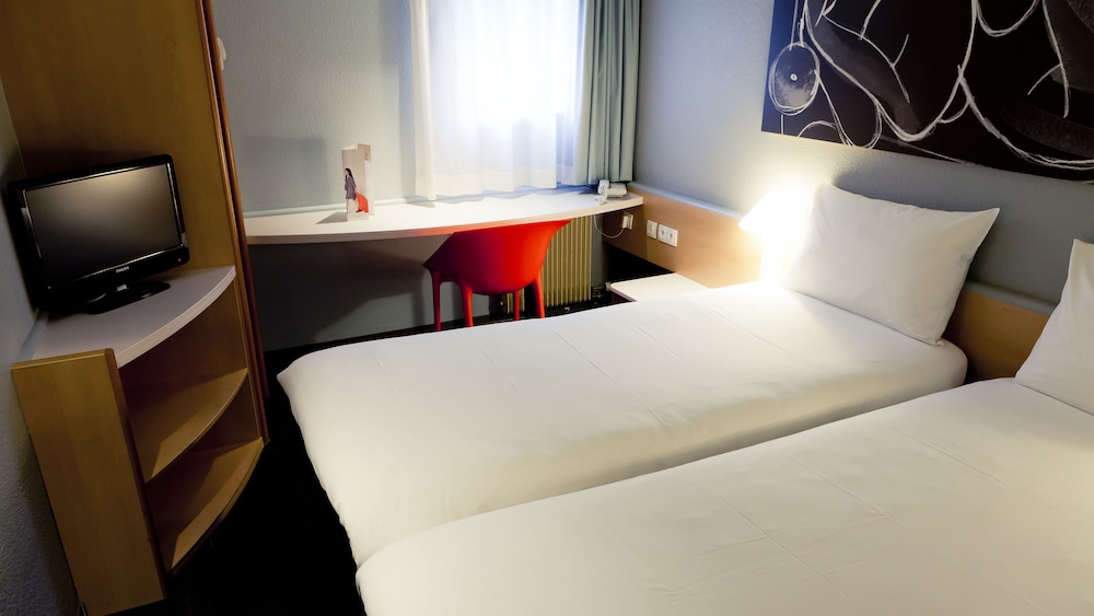 Ibis Lyon Nord 14/69