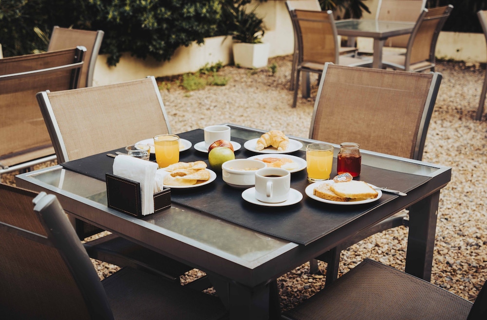 Reco by DOT Suites 79/92