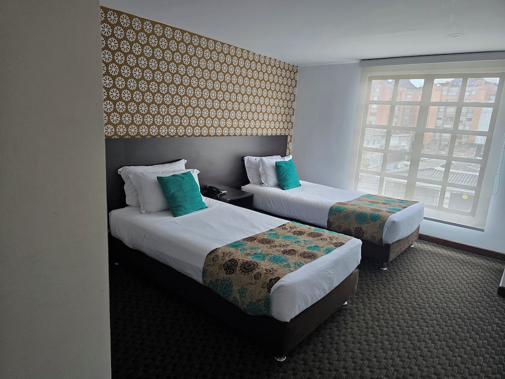 ROOM, TWIN BEDS