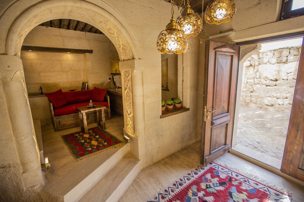 Maks Cave House 6/50