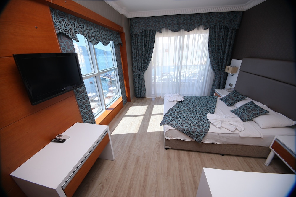 Point Beach Hotel 15/34