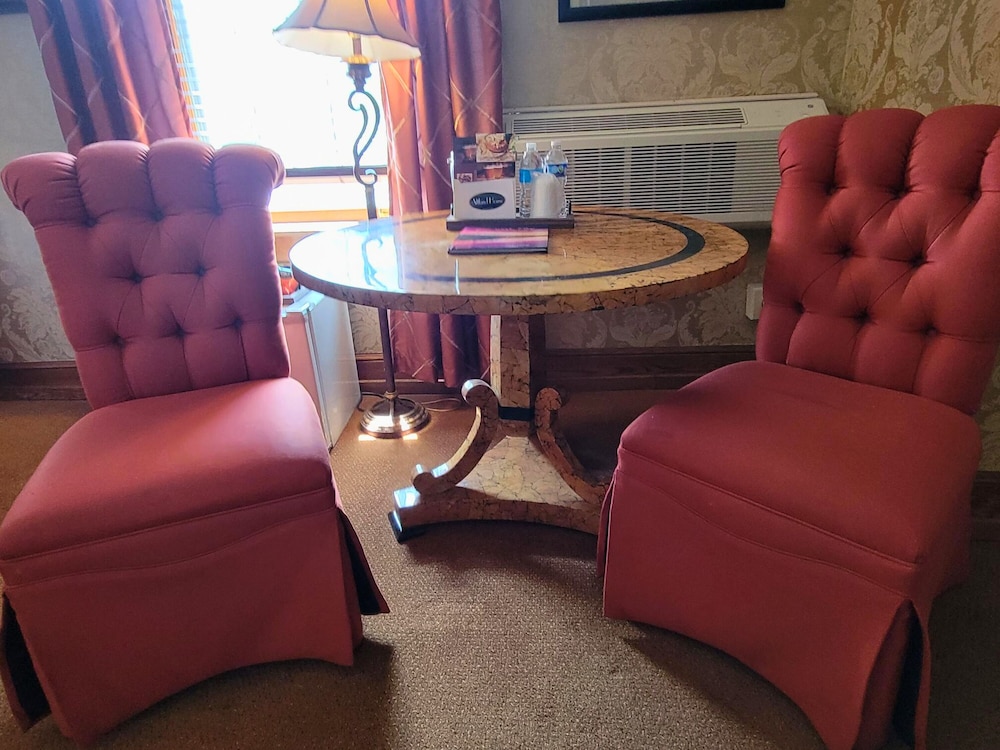 Altland House Inn and Suites 25/50