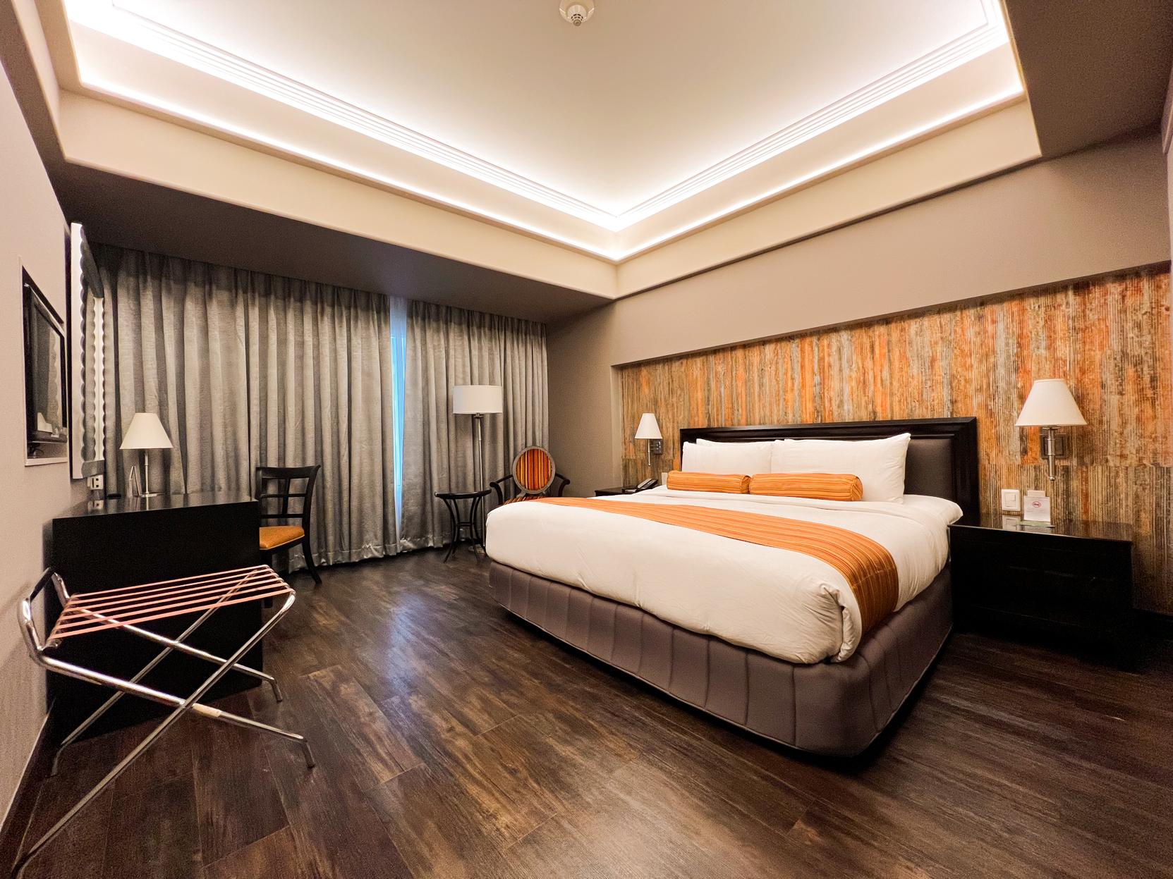 Junior Suite, King Bed, Main Wing