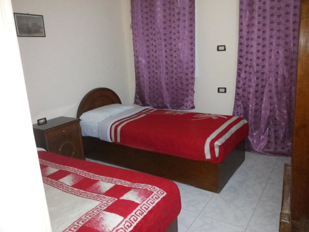 Amenophis Hotel 12/50