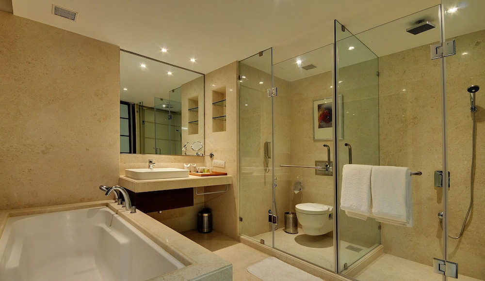 Platinum Hotel 42/43