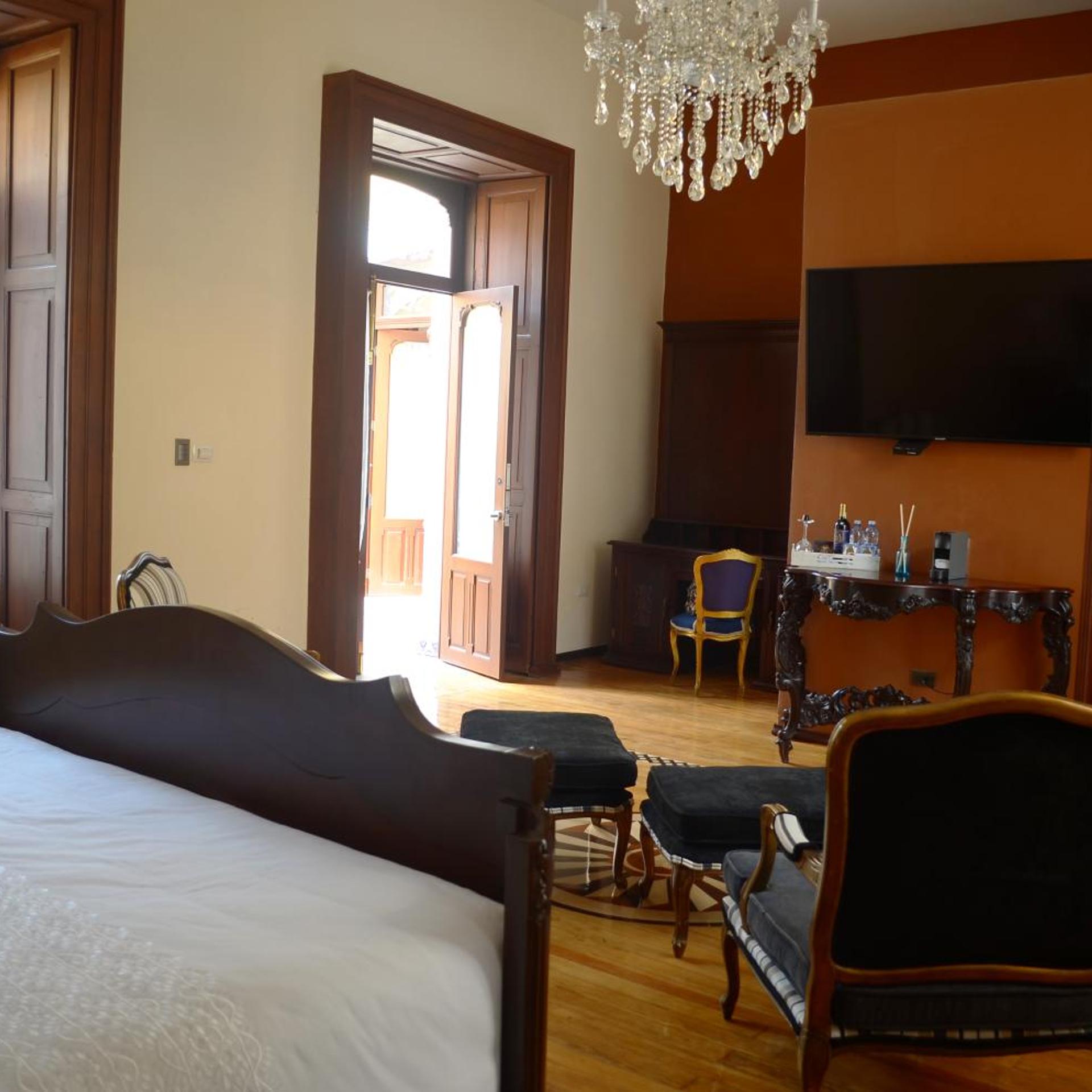 PRESIDENTIAL, SUITE