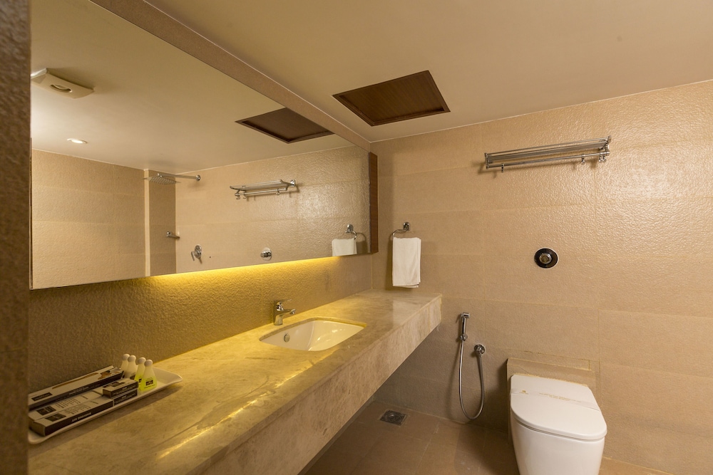 Grand Plaza Suites 21/23