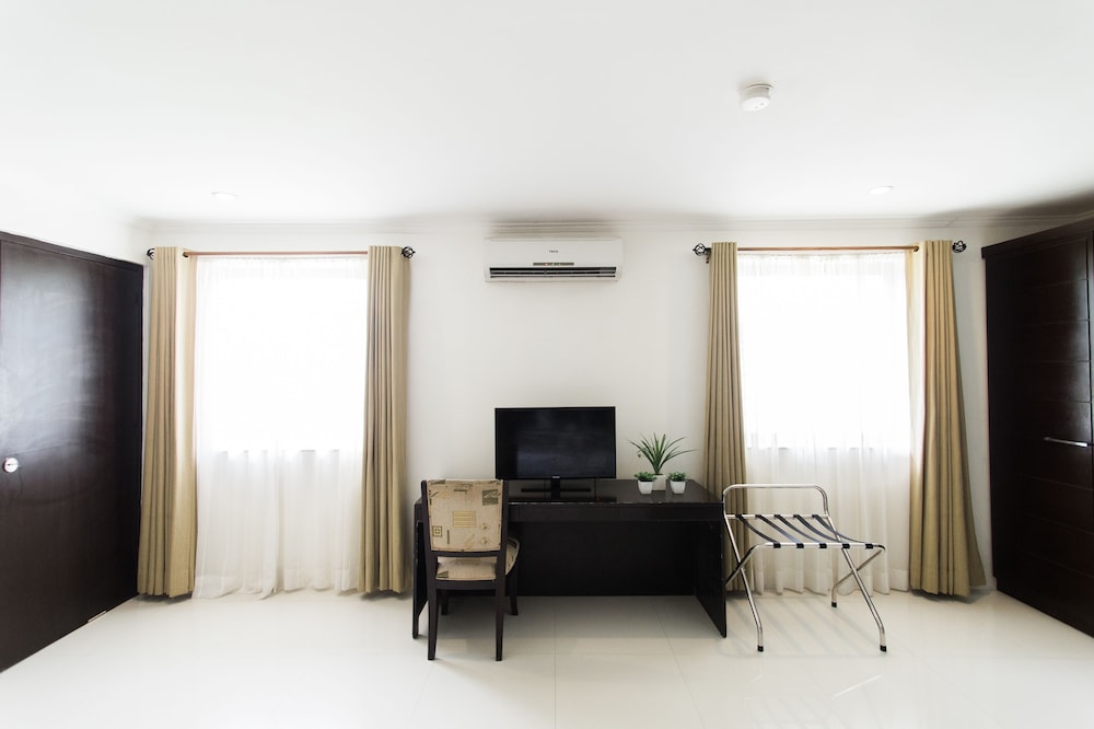 Subic Bay Peninsular Hotel 48/58