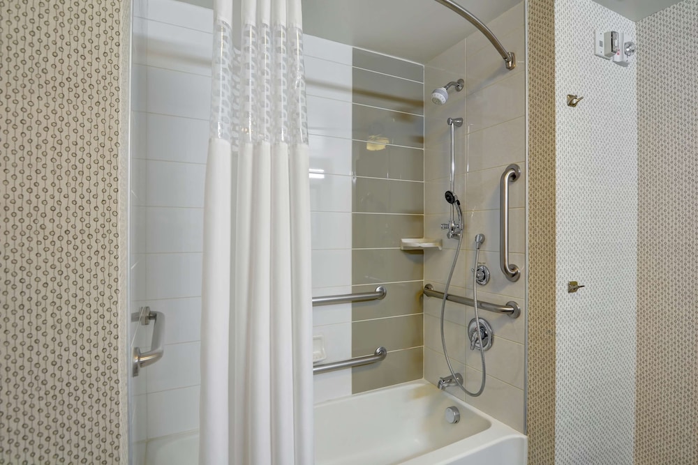 Hampton Inn And Suites Raleigh Crabtree Valley Nc 19/55