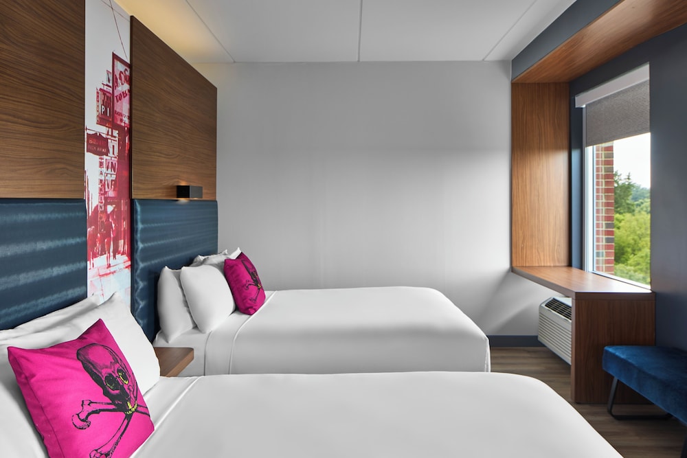 Aloft, 2 Queen Beds