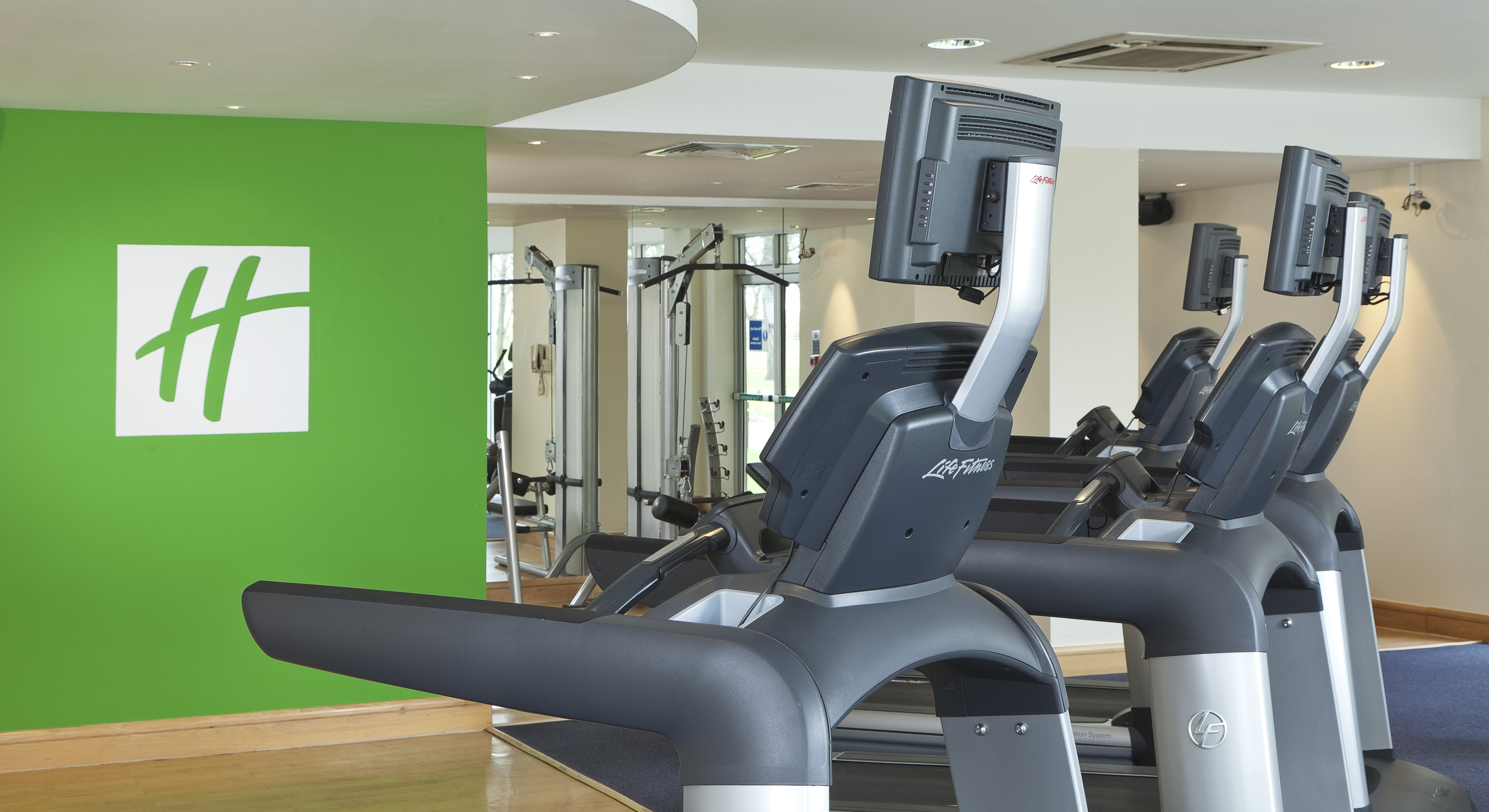 HOLIDAY INN LONDON HEATHROW M4J4 39/62