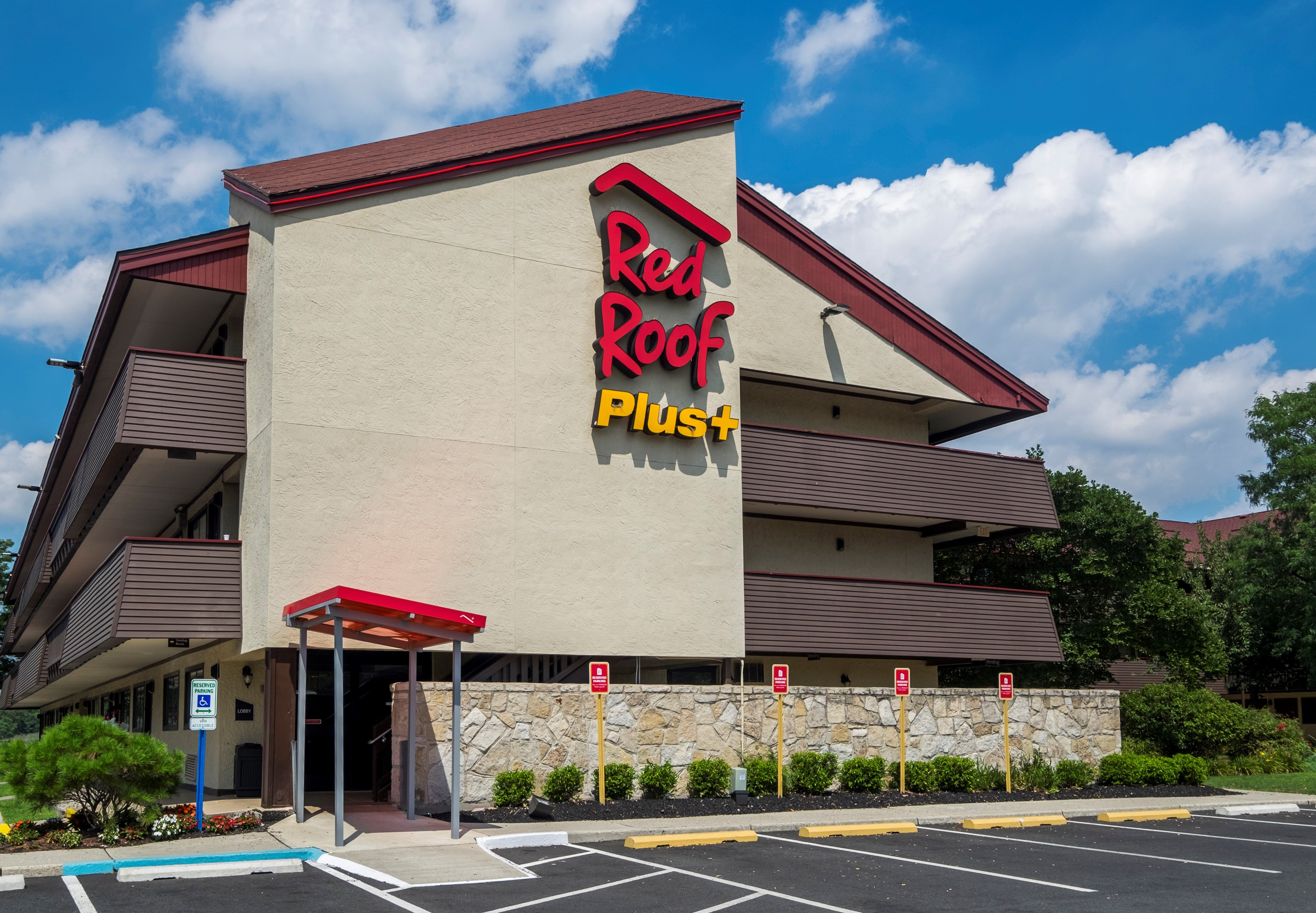 Red Roof PLUS Secaucus - Meadowlands - NYC 24/28