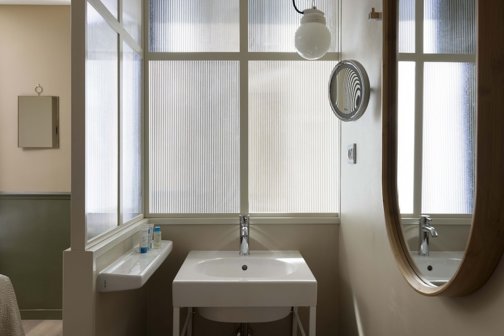 Le Petit Beaumarchais Hotel & Spa 47/48