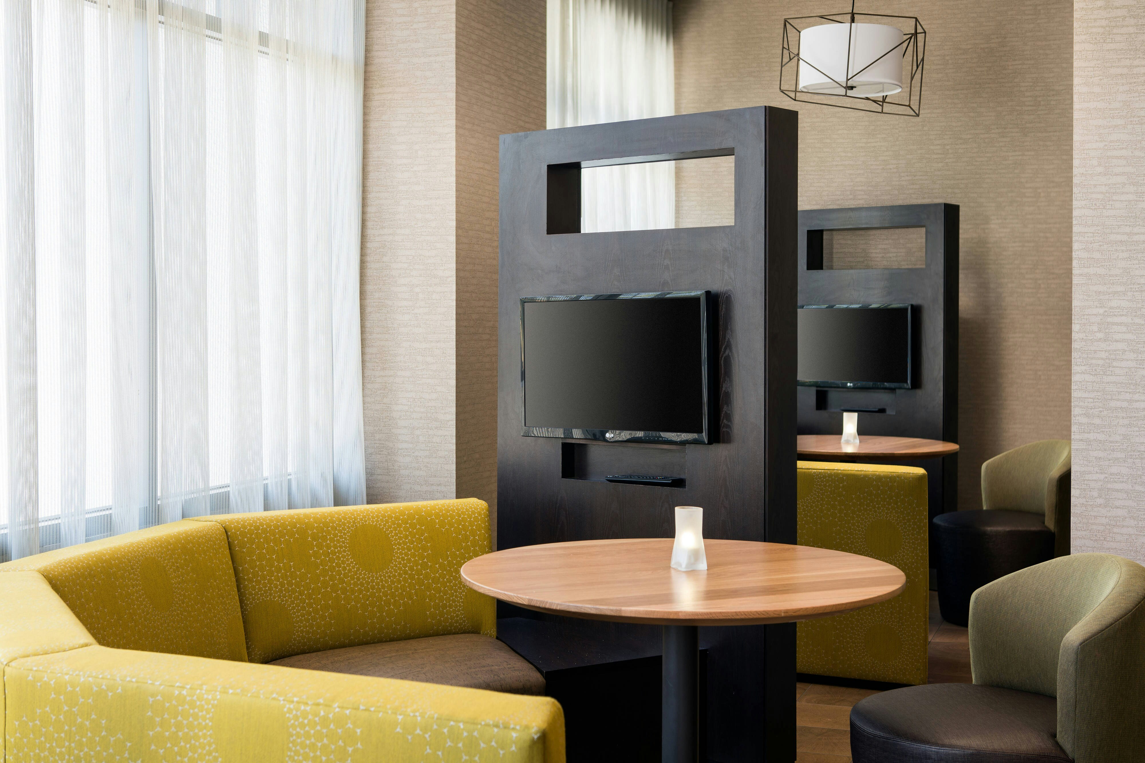 Courtyard By Marriott Richmond Berkeley 15/18