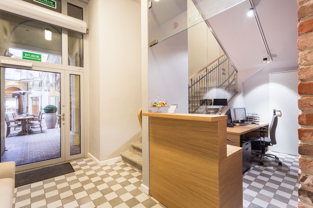 Venetian House Market Square Aparthotel 4/47