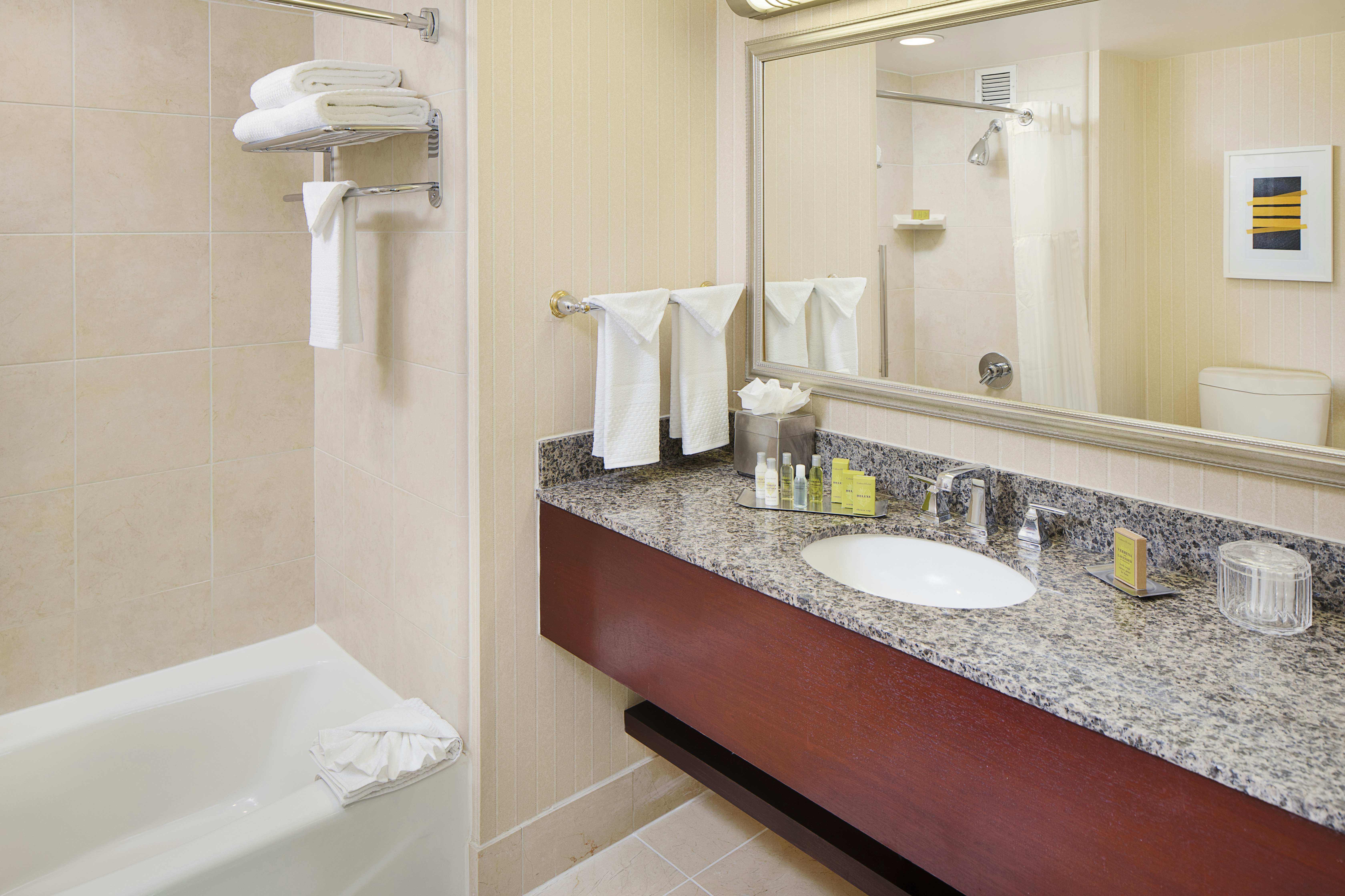 غرفة بسريرين كوين، DoubleTree by Hilton Los Angeles - Commerce 4/4