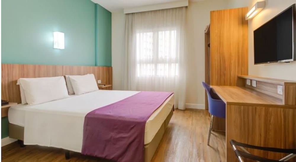 STANDARD, QUEEN BED
