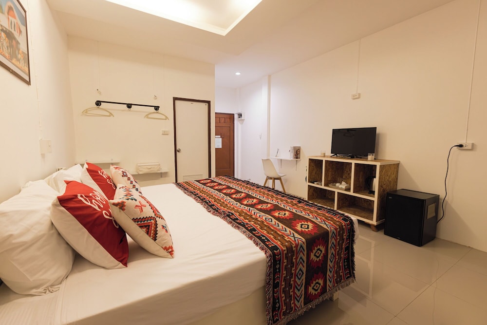 ROOM, DOUBLE BED
