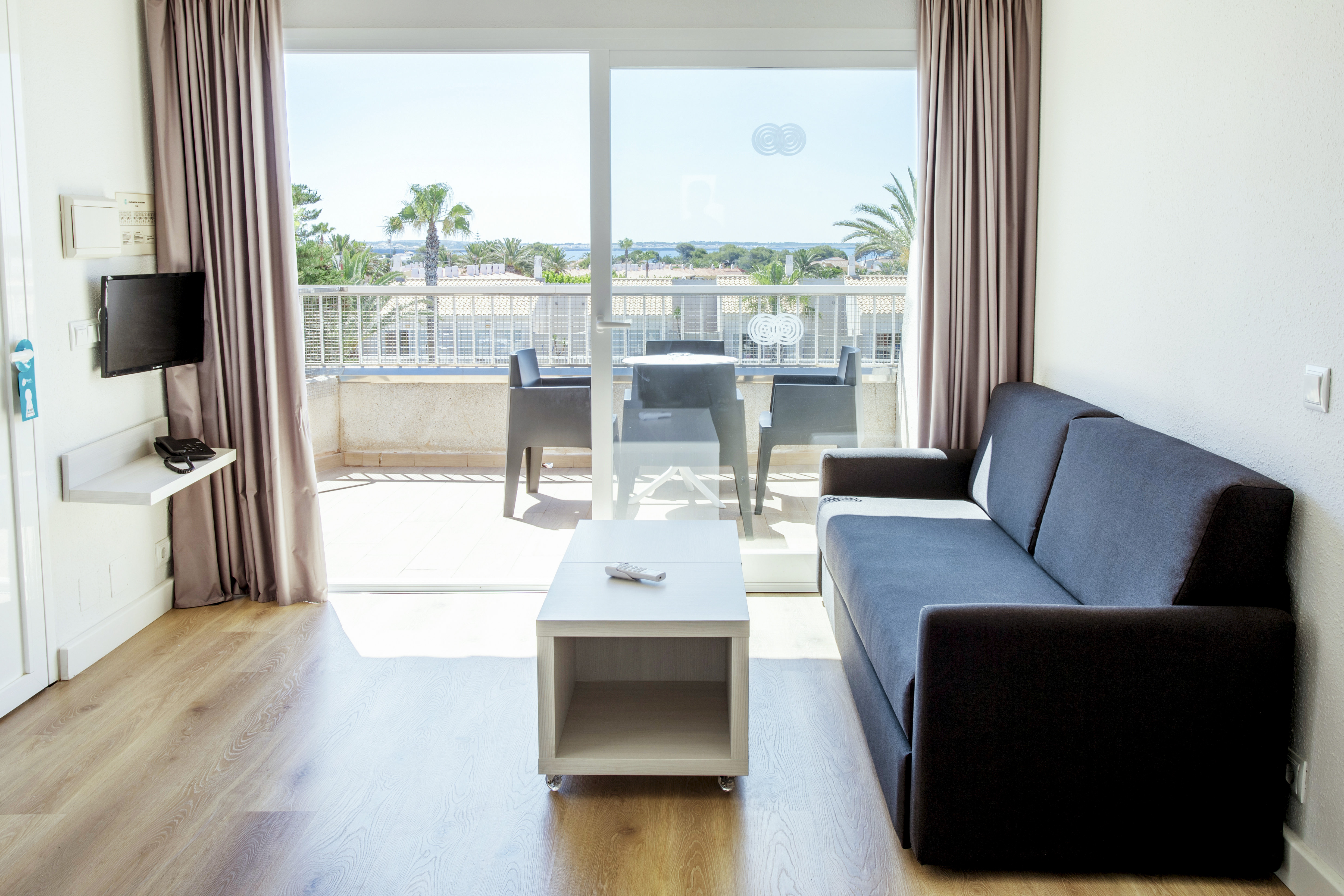 Los Delfines Hotel 17/40