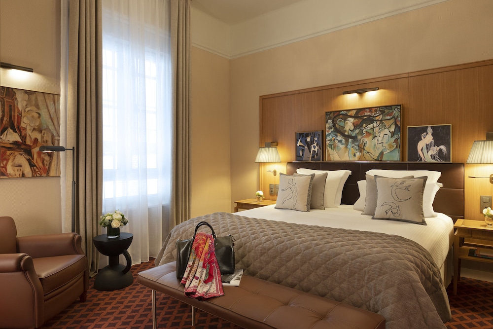 HOTEL BARRIERE LE WESTMINSTER 12/63