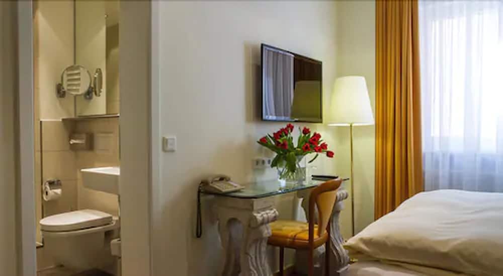 HOTEL HEIDELBERGER HOF 65/65